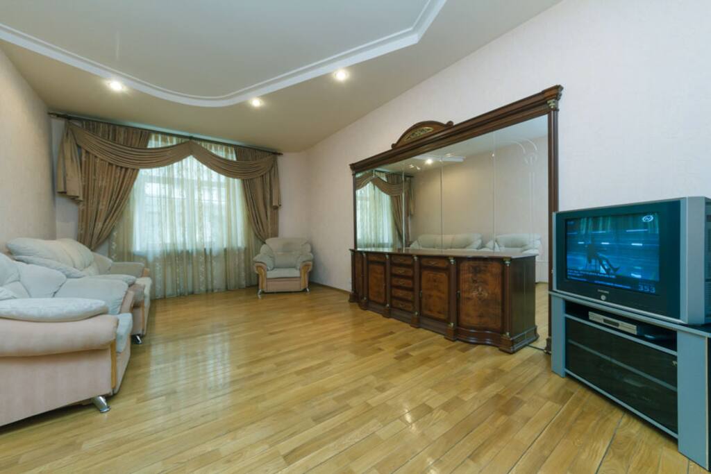 Livingroom With AC and TV and Sofa-bed