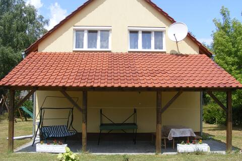 Popular Airbnb listing: Rose cottage, the perfect social hideaway in Balatonmáriafürdő