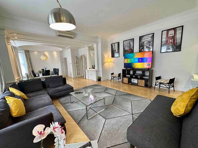 Specious 4 bedrooms apartment. Famous Harrods View