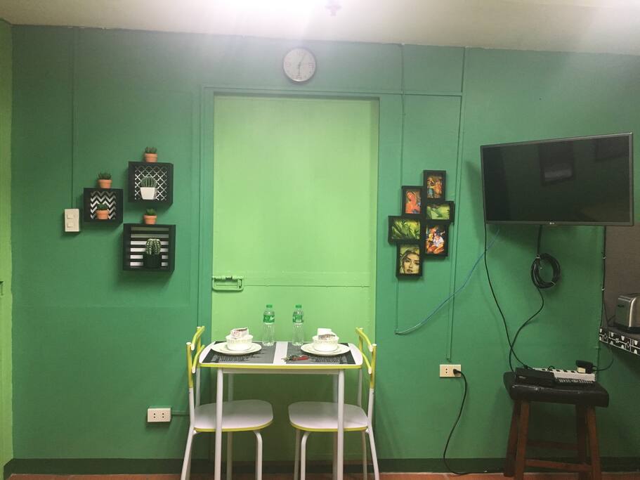 Dining area for 2 with complete dinnerware