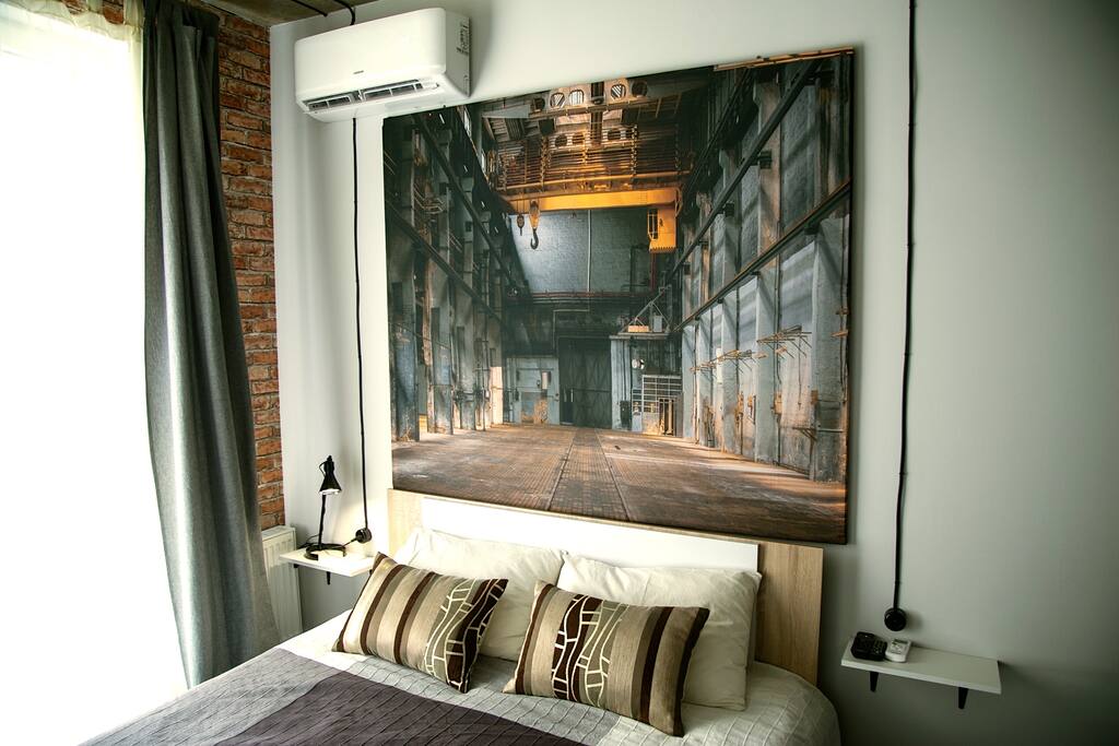 Дизайнерские элементы декора. Handmade decor elements add a personal touch and unique feel to the place.