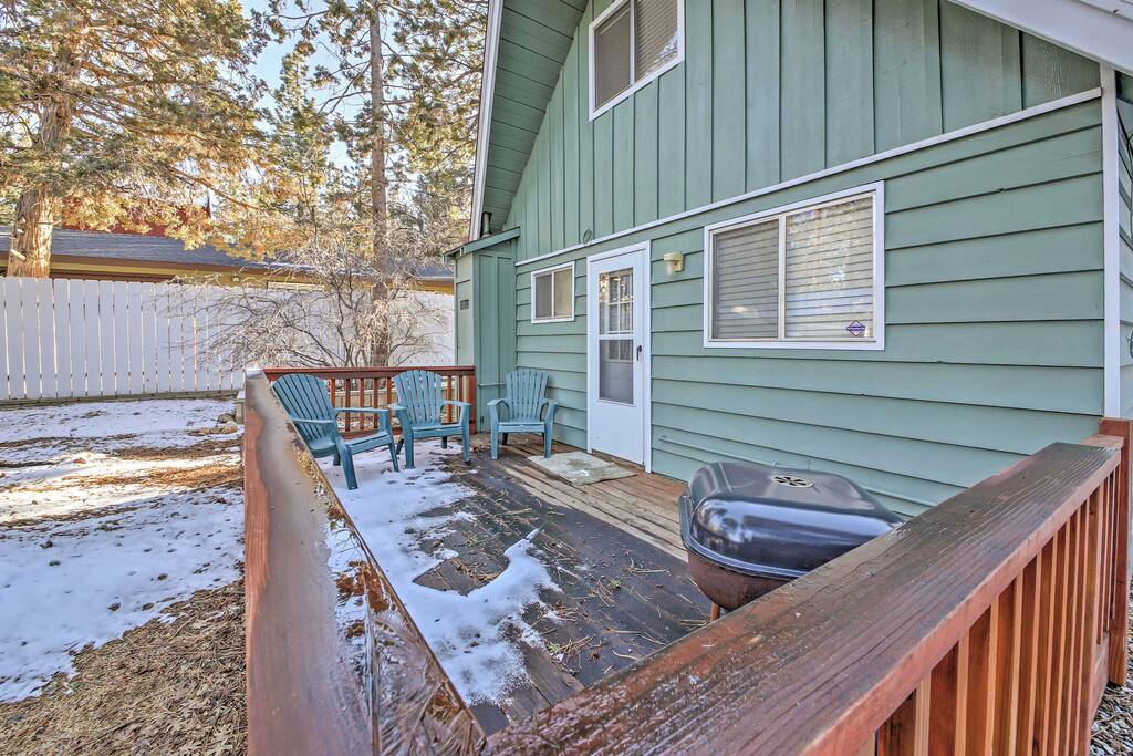 Up to 6 guests will love spending time on the deck.