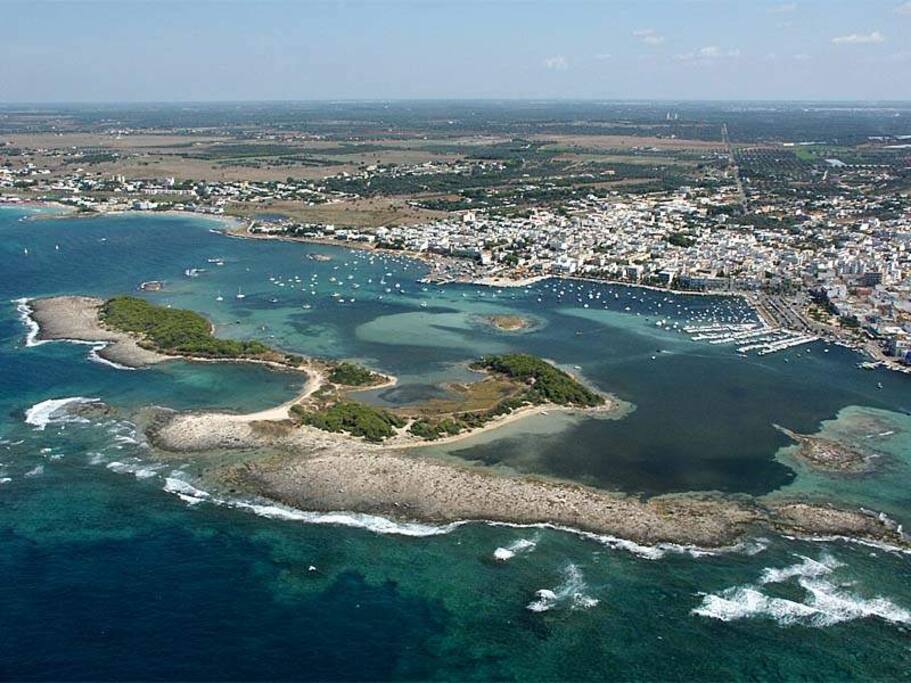 panorama dall'alto del centro turistico con isole