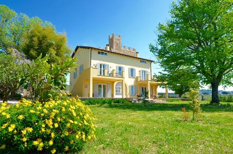 A MAGICAL FARMHOUSE NEAR ROME AND THE SEA!