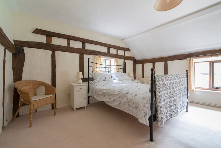 غرفة النوم الرئيسية