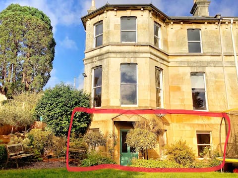 Popular Airbnb listing: Approx 15 mins from M4! Bath 2 bed garden flat. in Bathampton