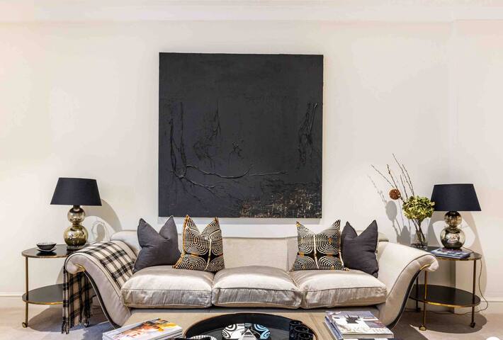 THE Quintessential Chelsea Muse gallery image 4