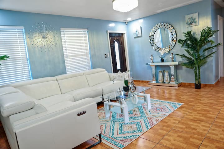 Relaxing Home With Pool - Miramar, FL