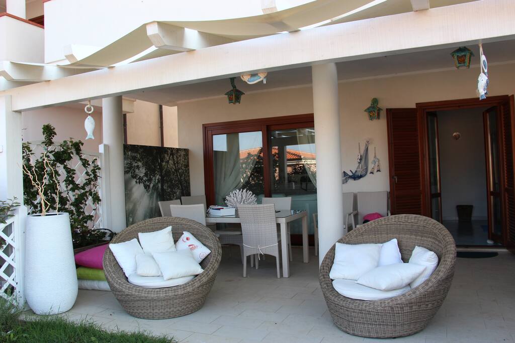 patio esterno con tavolo pranzo 6 posti