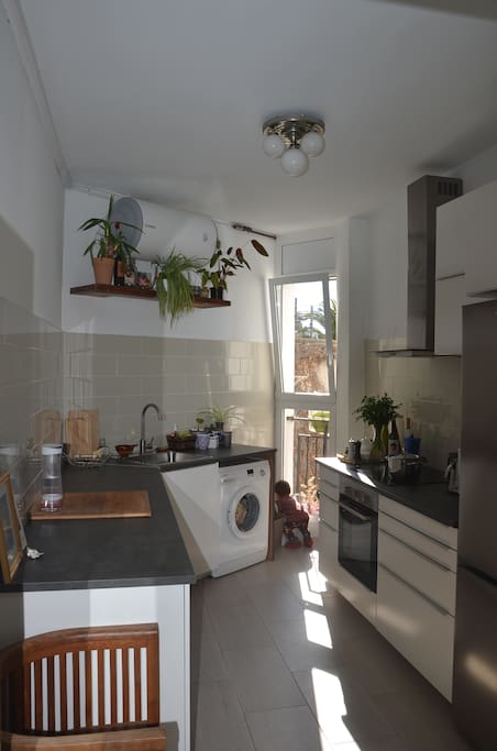The bright kitchen - La cocina iluminada