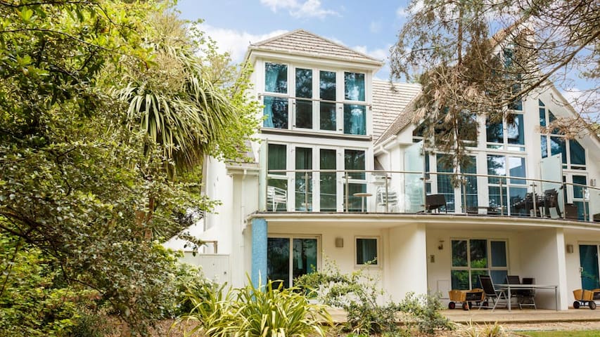 '6 Red Sails', spacious house on Sandbanks
