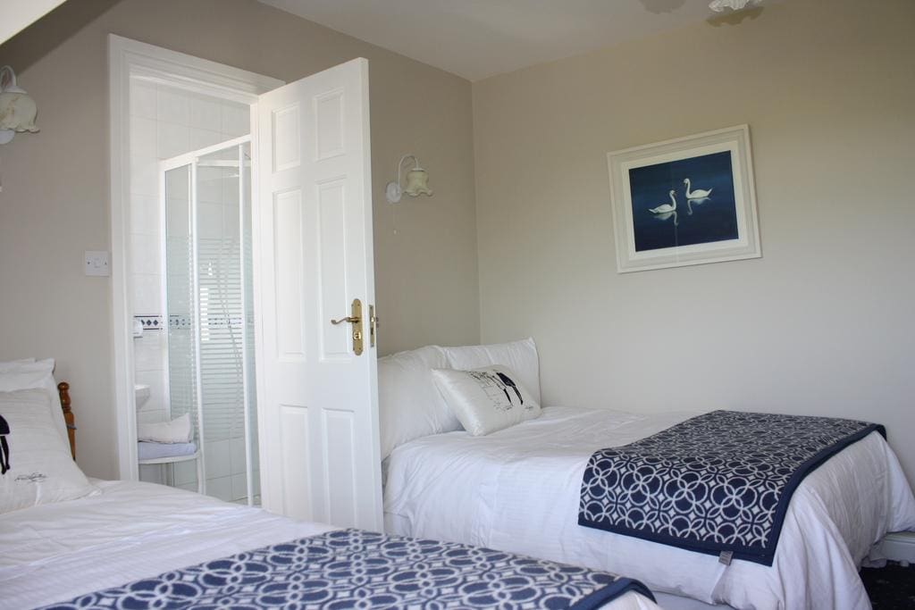 Twin Bedroom