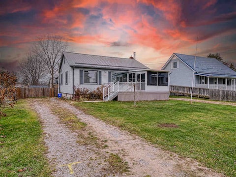 Port Burwell Paradise! 4 to 8 guest’s.
