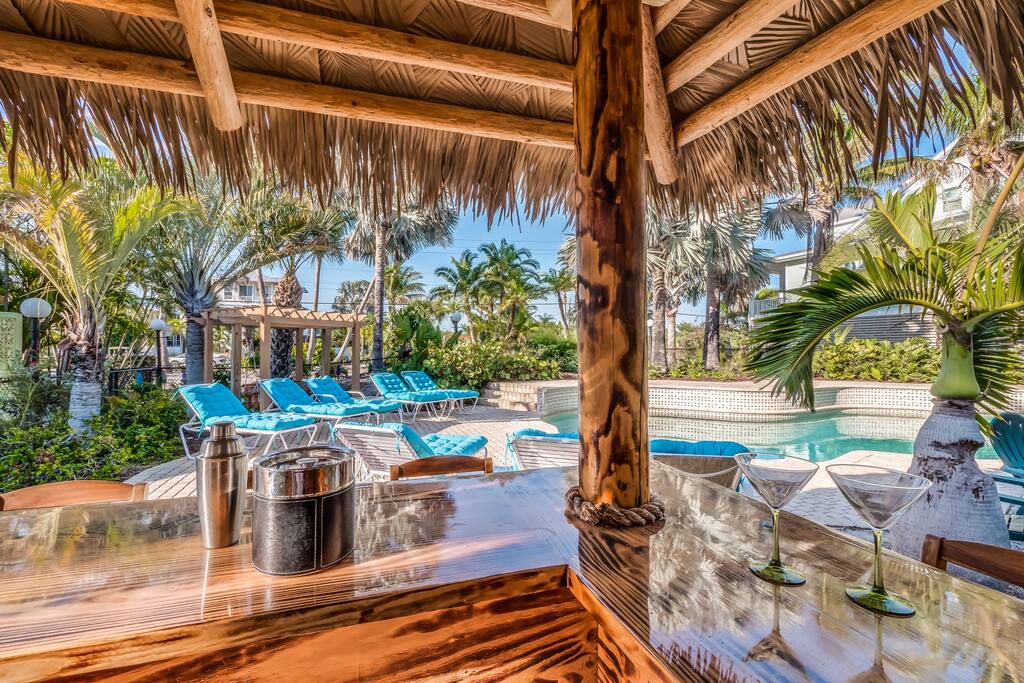 Everything at Relaxation 101 is Manana, Mon! Enjoy Cocktails at the Pool in your Own Tiki Bar... Complete with Blender!