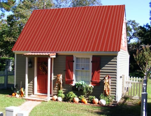Antiquer's Cozy Self Contained Cottage