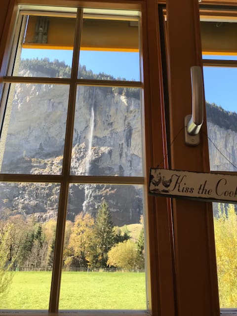 Top performing Airbnb: Stunning views of Staubbach falls and valley. in Lauterbrunnen
