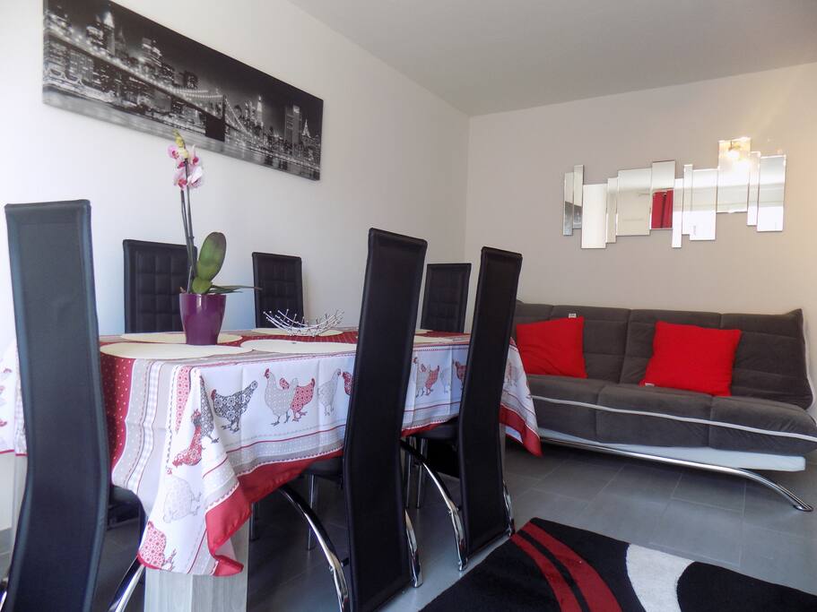 SALON TABLE