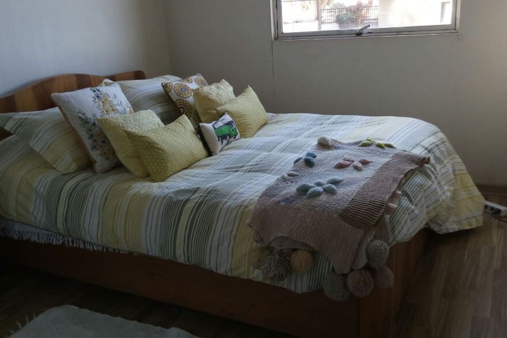 Pieza #2 con cama matrimonial