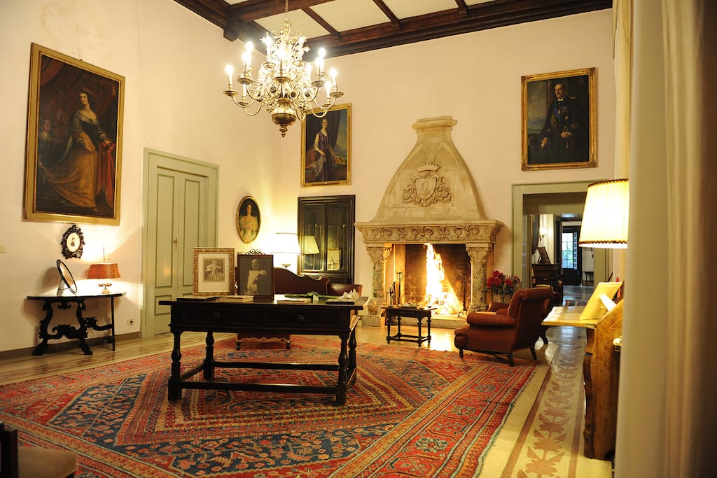 Il salone del camino