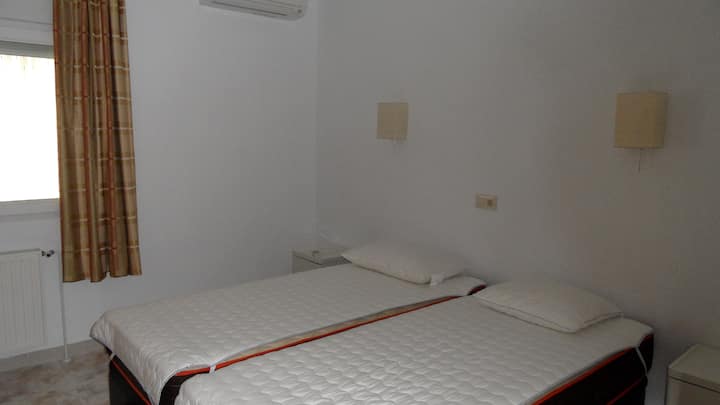 Двойна спалня