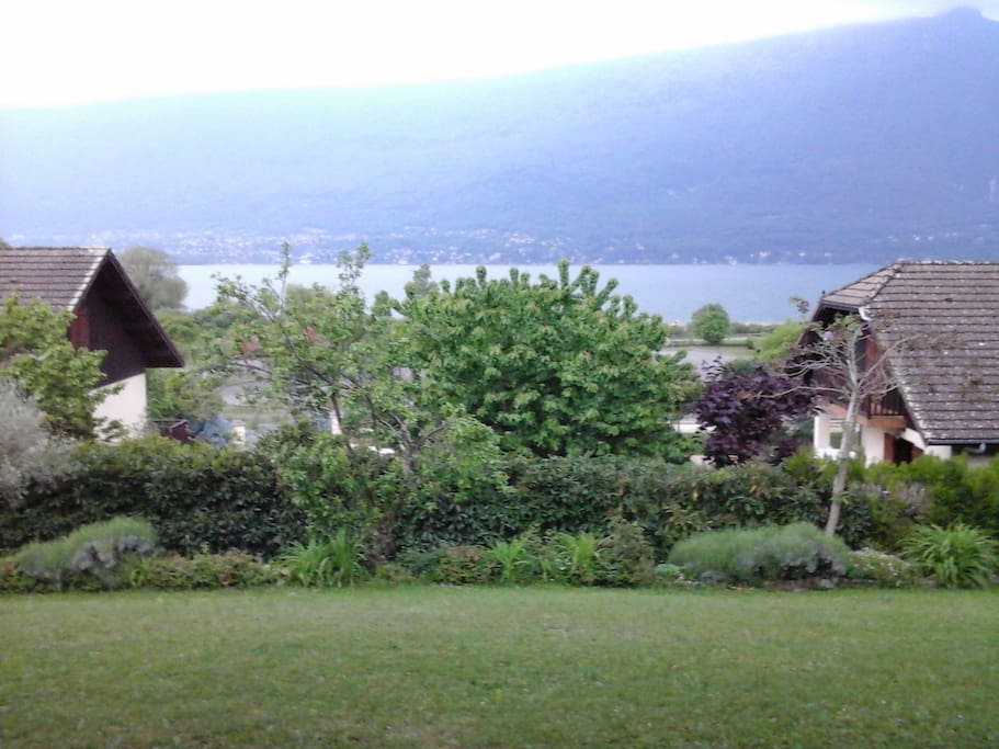 La vue sur le Lac du Bourget situé à 500m