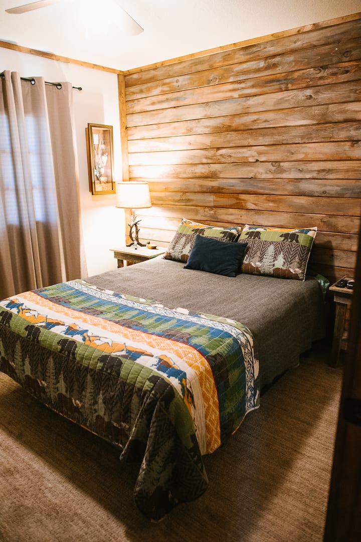 Chumba cha kulala cha chini ya ghorofa 1- malkia 