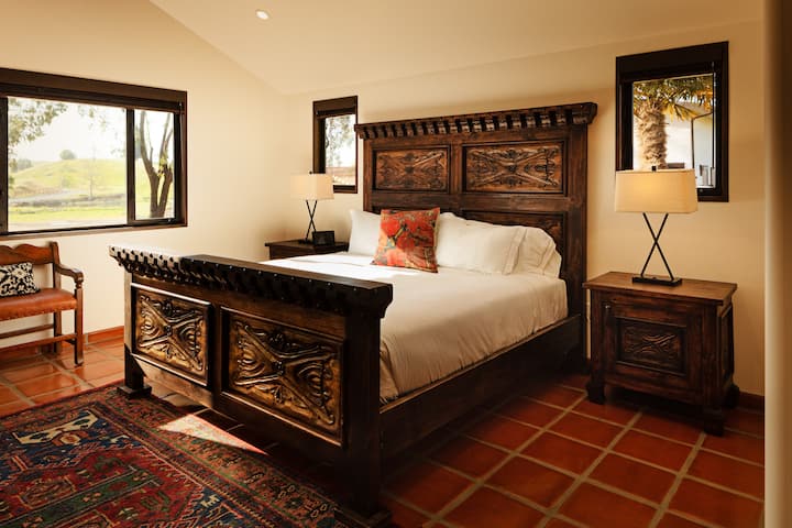 Dormitorio principal con cama king