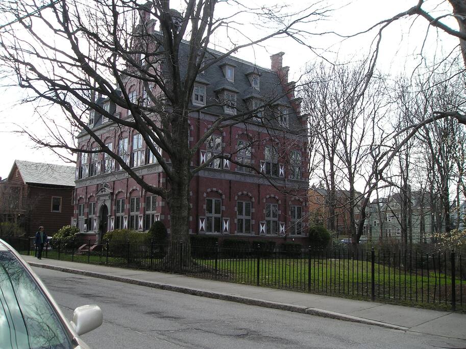 The Dutch House is across the street from the front of my residence. See Dutch House on line. It was in the 1893 World Fair.