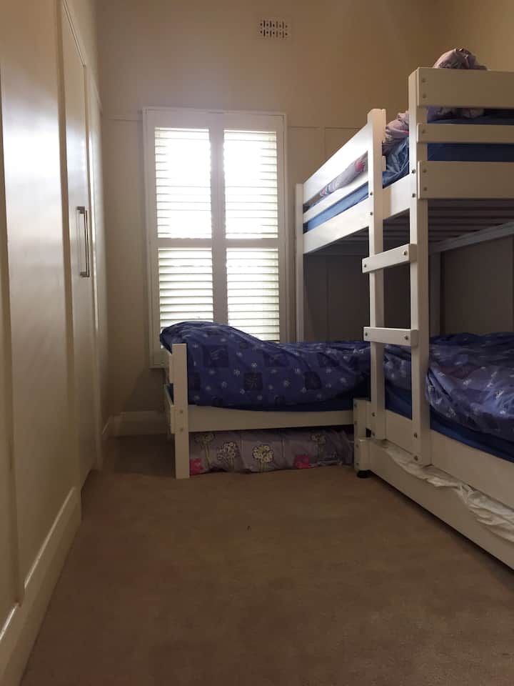 Vitanda 3 vya Chumba cha Ghorofa