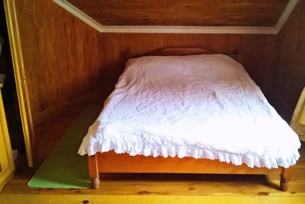 Bed to the left