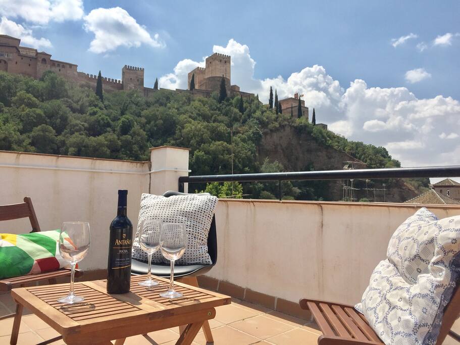 Románticas y maravillosas desde la terraza del apartment/ Wonderful views in the terrace of the apartment.