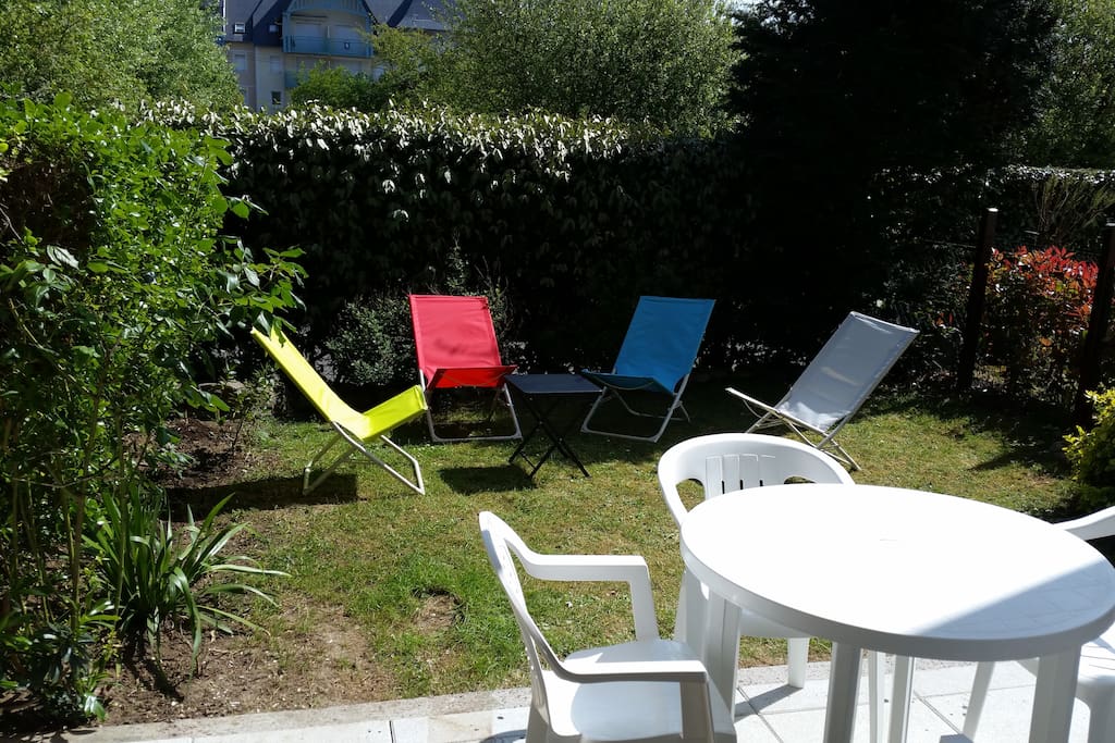 Jardinet et terrasse