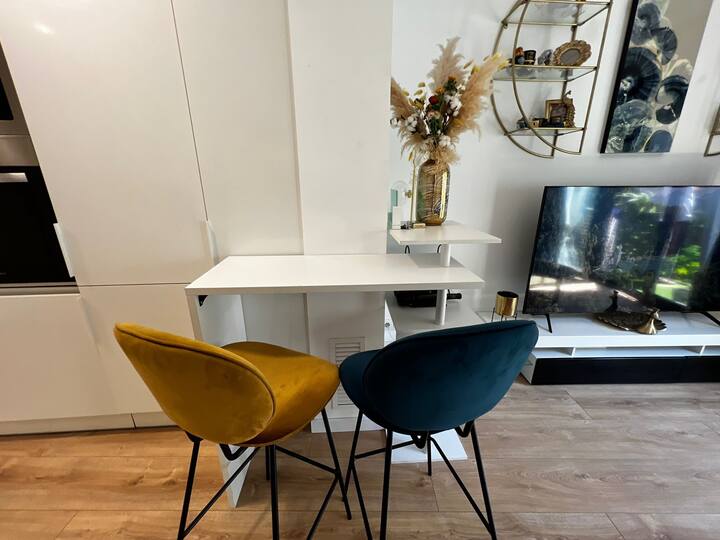 Tolles Zimmer mit schönem Platz für Mädchen oder Männer - Airbnb