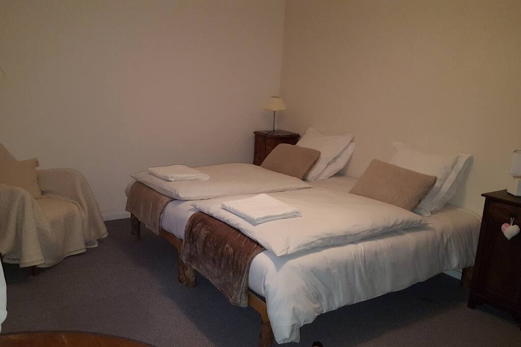 La grande chambre, lit de 2x2