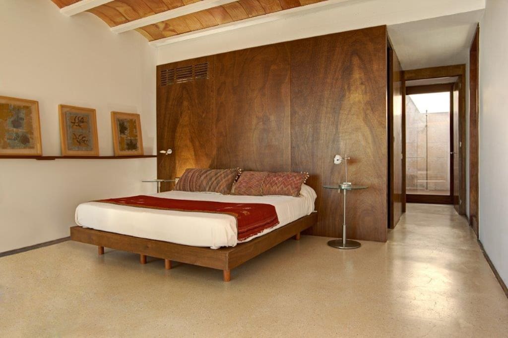 Modern and spacious bedroom