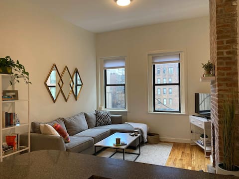 Sunny 1 Bedroom in the heart of NoHo!