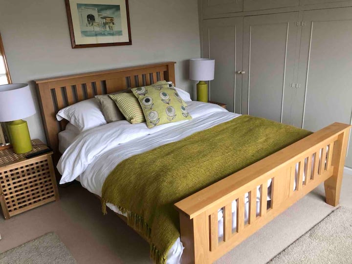 Spavaća soba s bračnim krevetom (širine 180 - 200