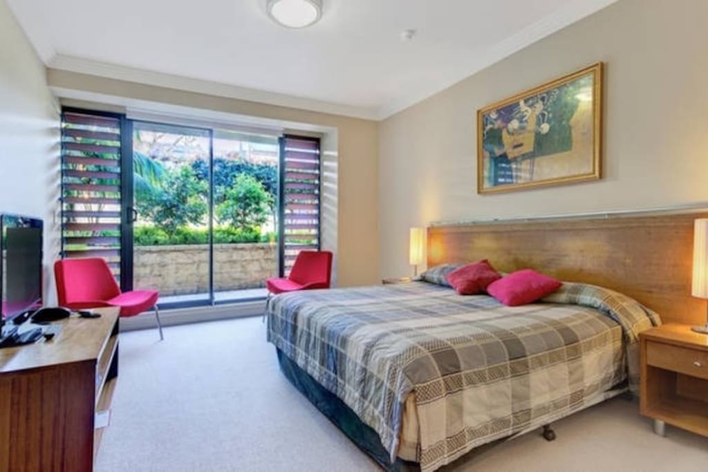 Contemporary style unit
