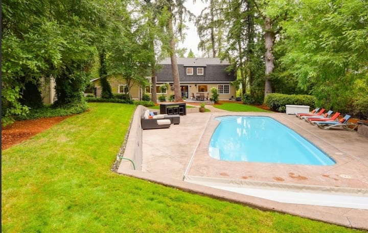 Private Guest House by Pool with Trees