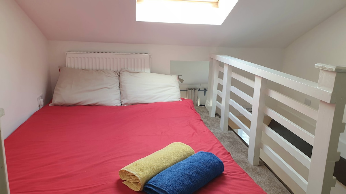 Top performing Airbnb: Cozy studio in Elstree/Borehamwood in Hertsmere