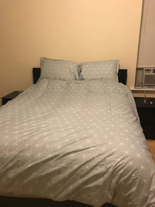 Cozy Queen Bed
