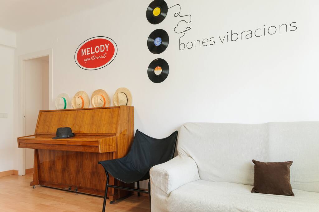 Bones vibracions. Buenas vibraciones. Good vibes