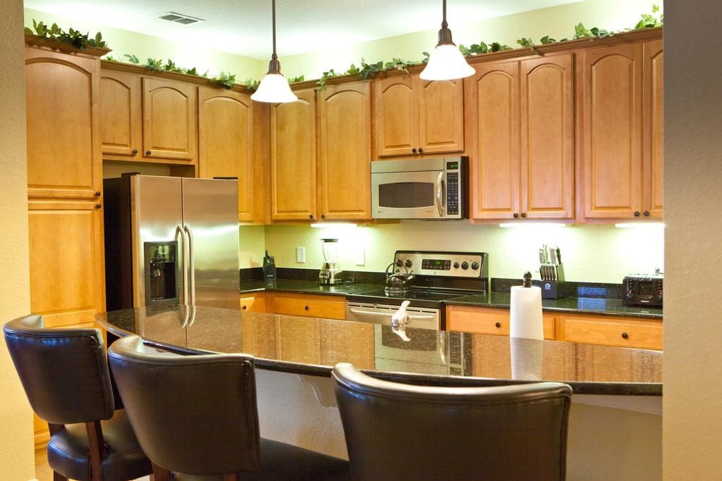 Make a delicious meal in the kitchen.