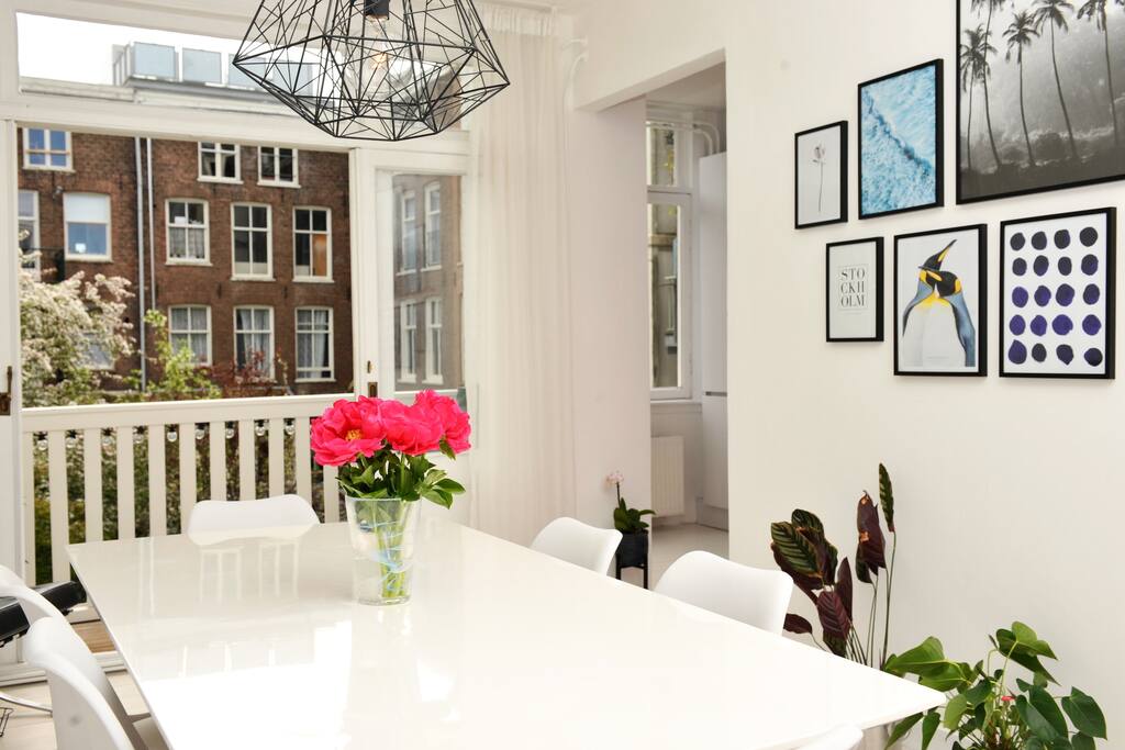 Spacious dining room with door to the balcony