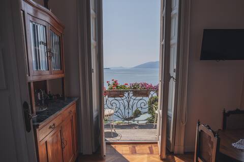 Villa Selva Luxury Lake View Apartment