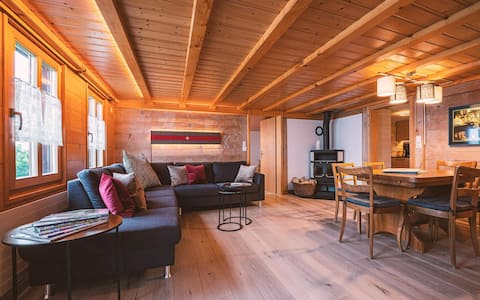 Cosy chalet with hot tub in Adelboden