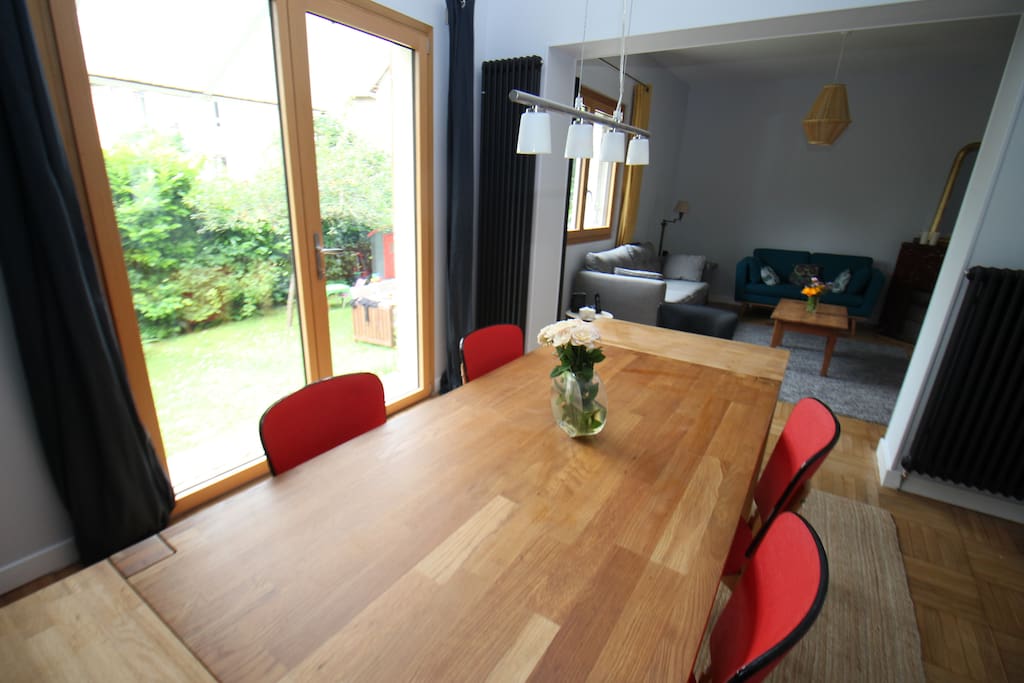 Belle salle à manger.