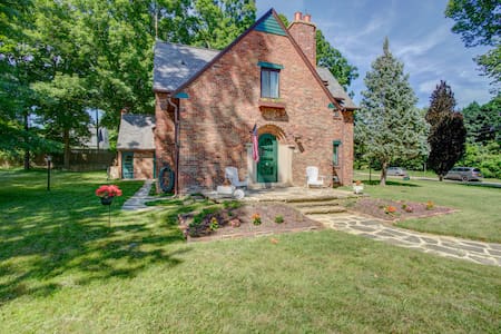 Mott Park Carriage House