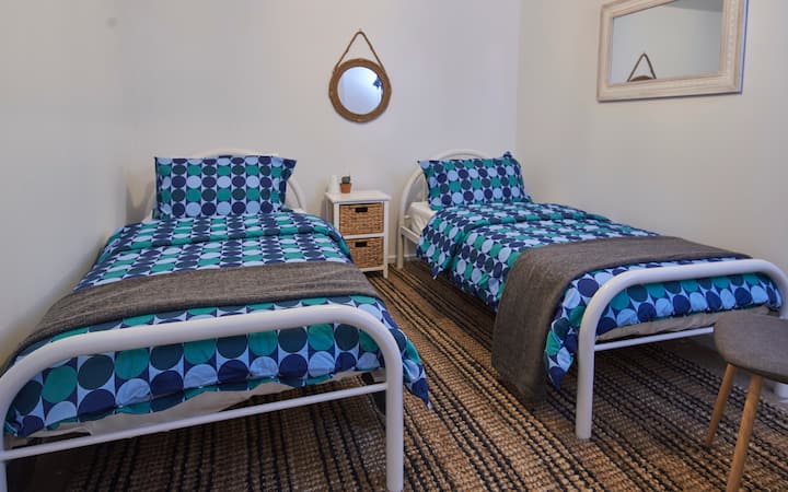 Chumba cha kulala 3, vitanda viwili vya mtu mmoja.