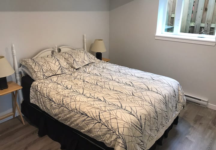 Брачен кревет (широк 150-179 см), полн плакар и фиокар со 4 фиоки